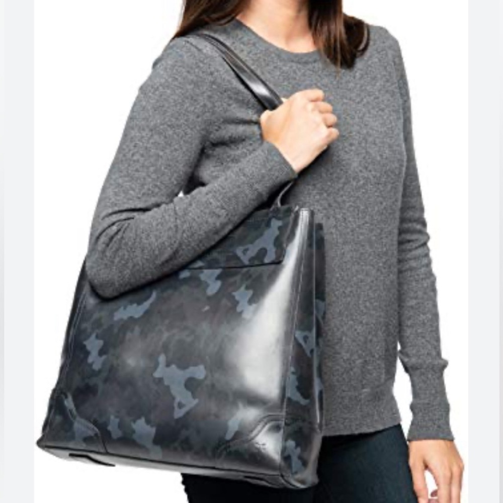 Frye Charlie Simple Tote Navy Camo Leather MSRP $398 -OCEAN CAMO- - Picture 2 of 16